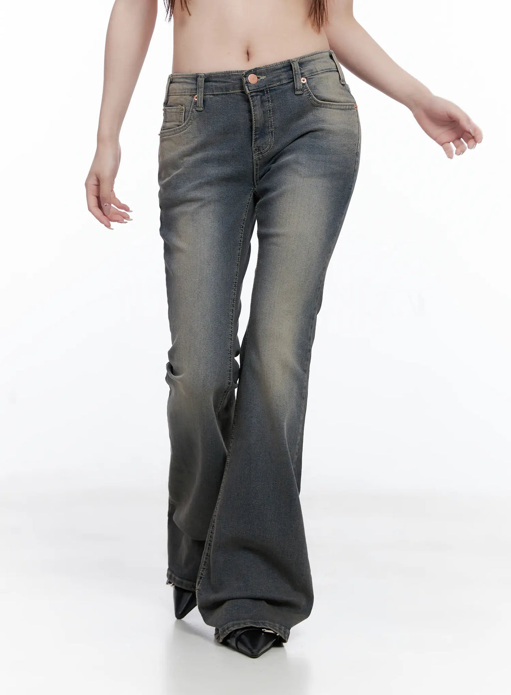 Sumin Low-Rise Flare Hip Pad Jeans CG529
